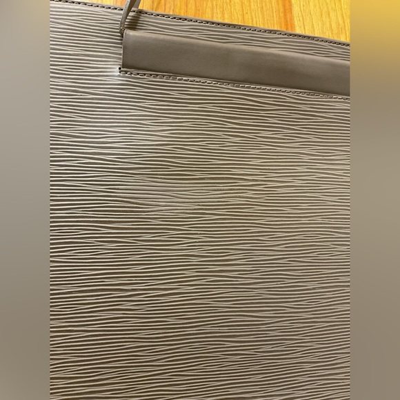 Louis Vuitton St Tropez Handbag - Picture 5 of 10